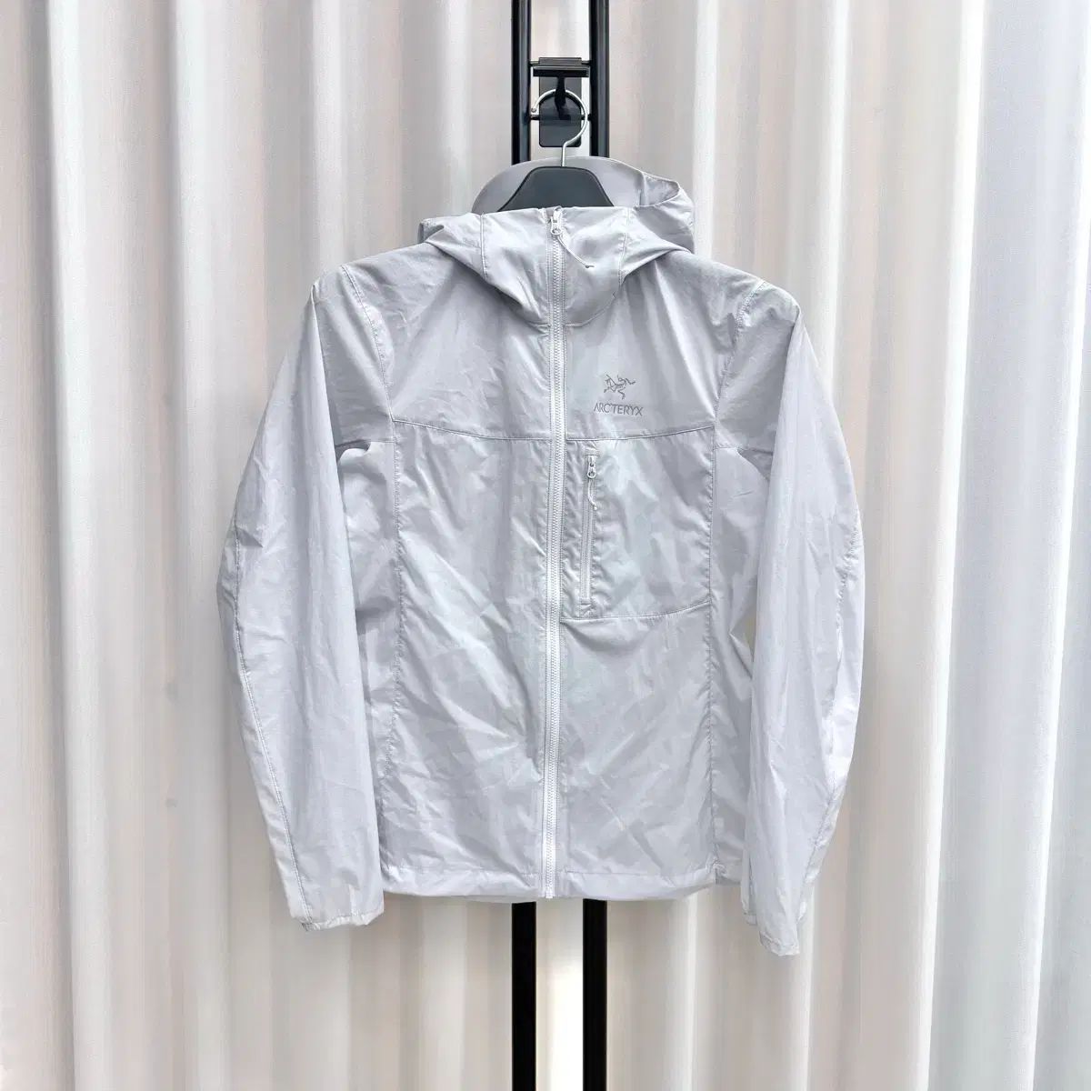 1回着用 / S ARC'TERYX アークテリクス スコーミッシュ フーデッド ウィンドブレーカー レディース