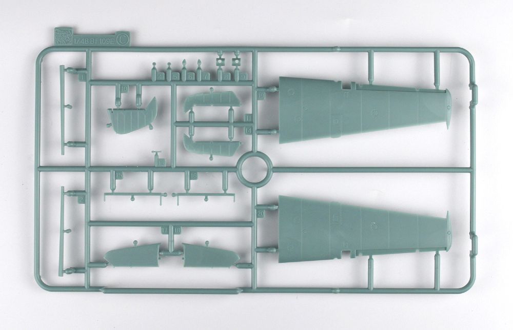 1/48 WW.II ドイツ軍 メッサーシュミットBf109 E-4 3Dプリントエンジン/フレーム塗装済みキャノピー/迷彩塗装デカール付属