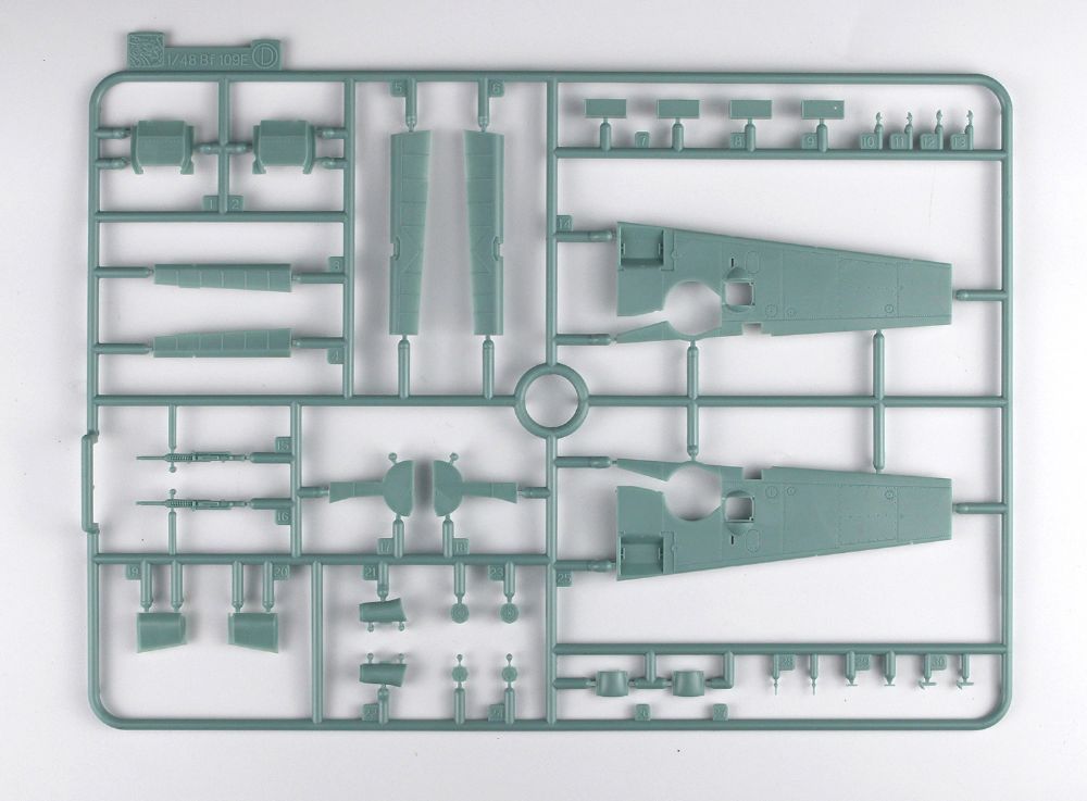 1/48 WW.II ドイツ軍 メッサーシュミットBf109 E-4 3Dプリントエンジン/フレーム塗装済みキャノピー/迷彩塗装デカール付属