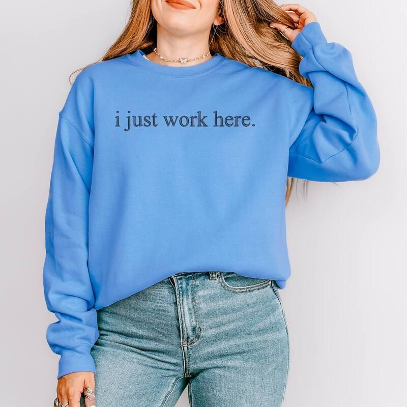 Simply Sage Market レディース トップス Tシャツ スウェット 刺繍 Simply Sage Market Embroidered I Just Work Here Sweatshirt Carolina セージ