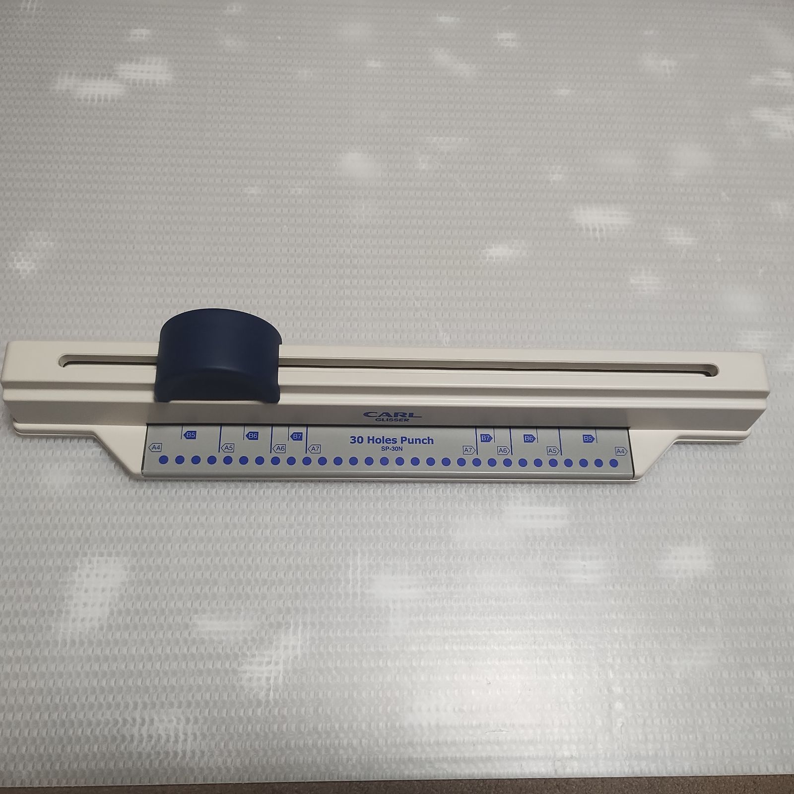 CARL 穴あけパンチ スライド式 30穴 GLISSERSP-30N