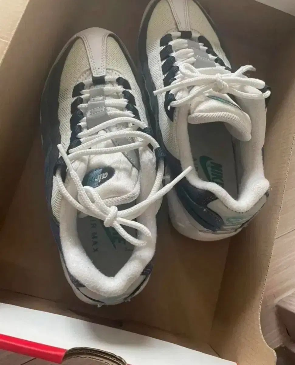 ナイキ エアマックス95 白 青