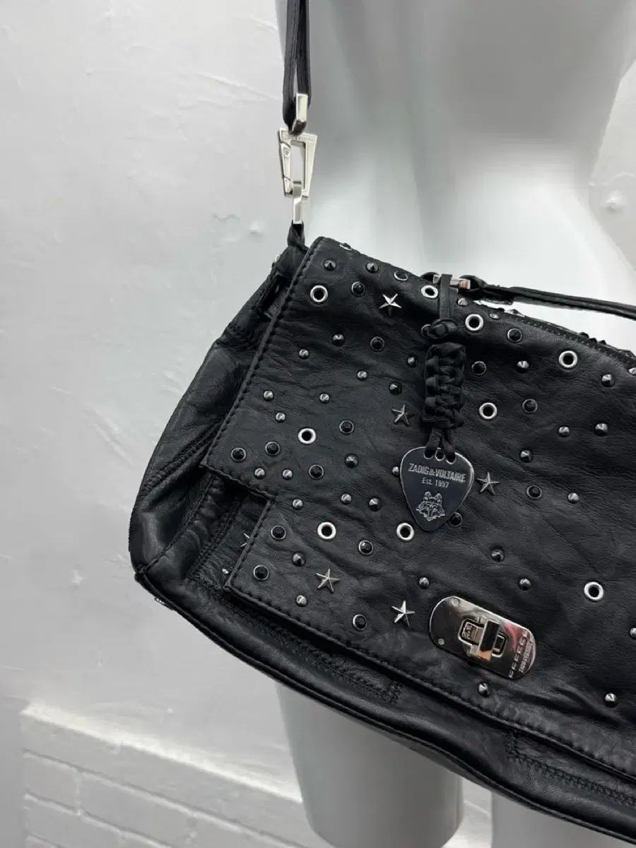ZADIG&VOLTAIRE ザディグ・エ・ヴォルテール