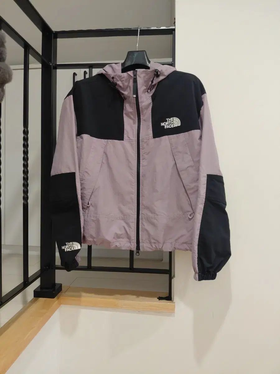 THE NORTH FACE ザノースフェイス ウィンドブレーカー ピンク/ブラック フード ジャケット