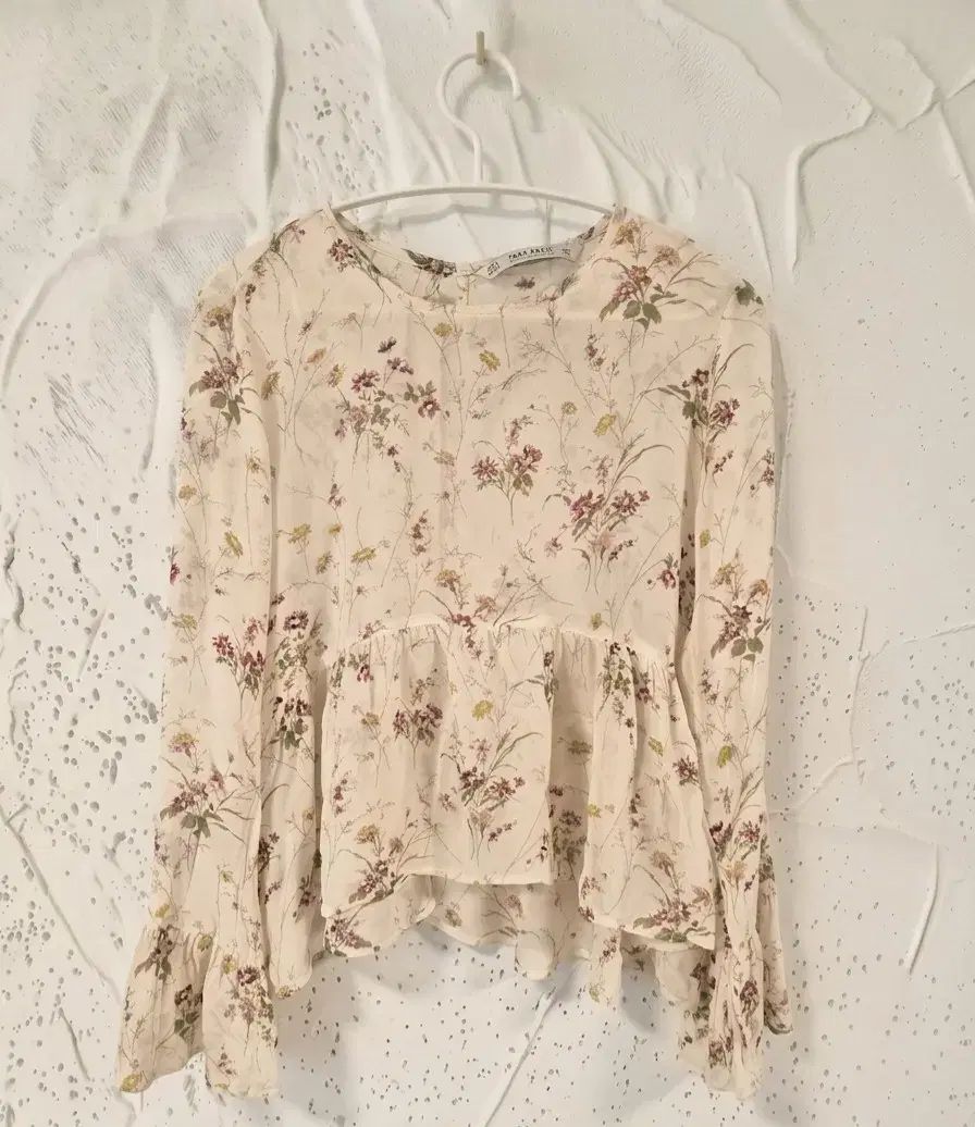 ZARA ザラ フラワーフリルブラウス 出品 (XSサイズ)