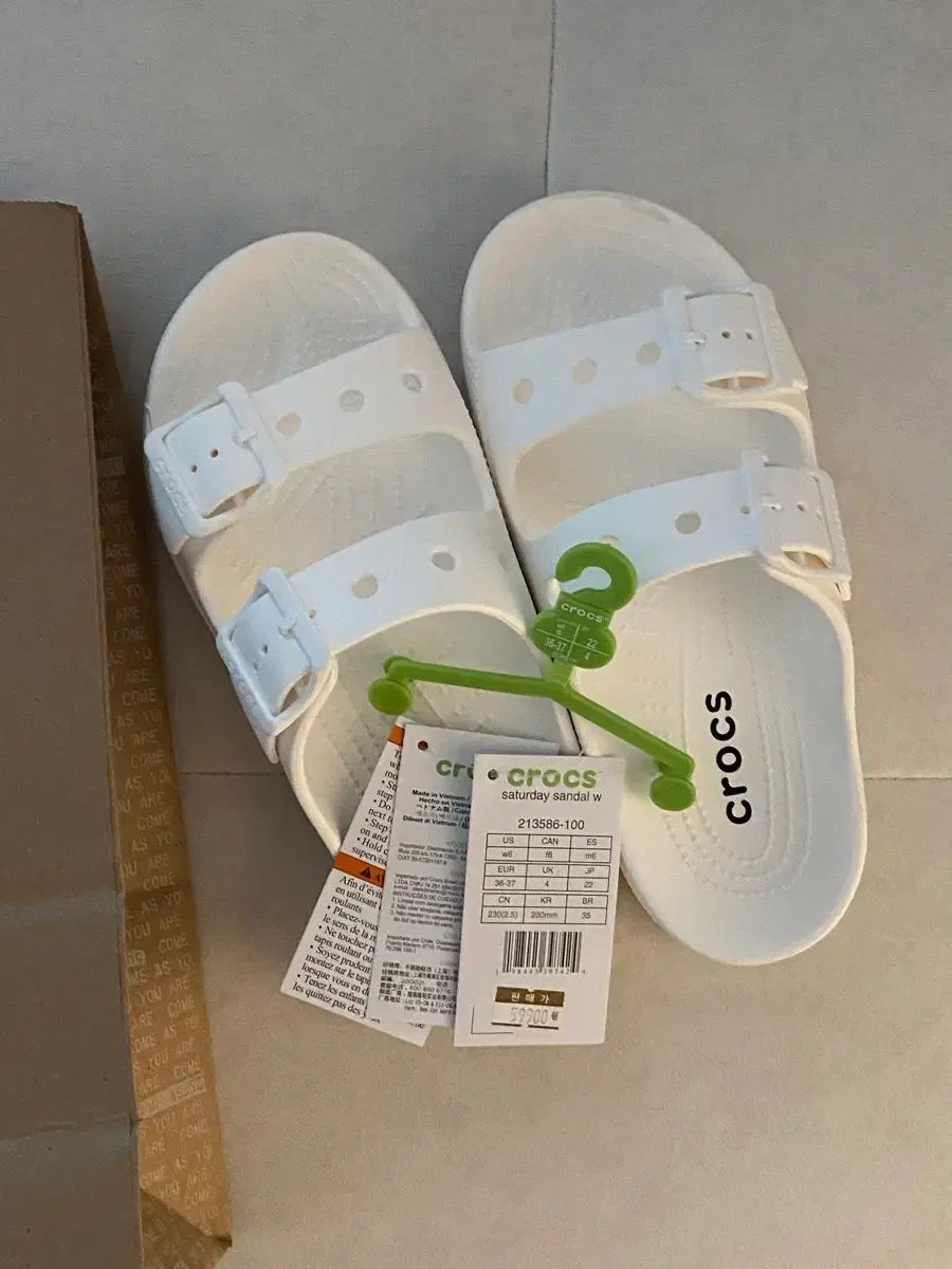Crocs クロックス 新作 230 白 一回着用 (Saturday サンダル ウィメンズ)