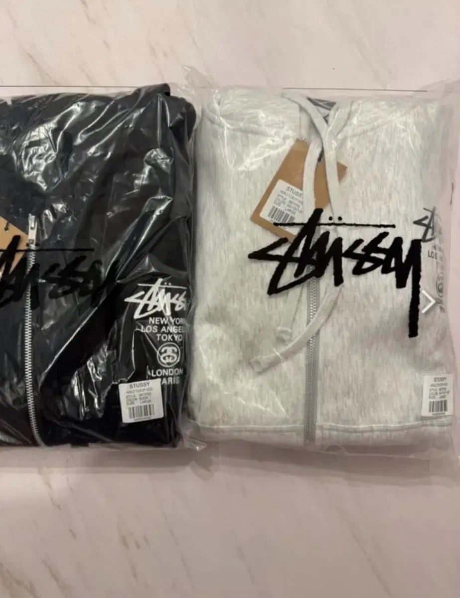 送料無料/正規品 STUSSY ステューシー ワールドツアー WHOジップアップ フーディー ユニセックス 2colors