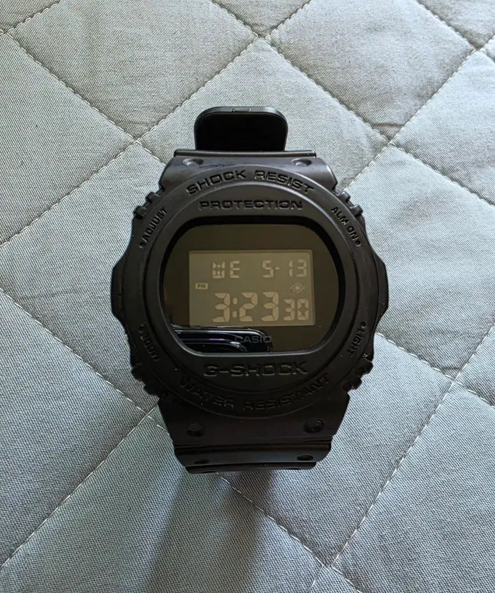 CASIO G-SHOCK dw-5750e オールブラック リストウォッチ