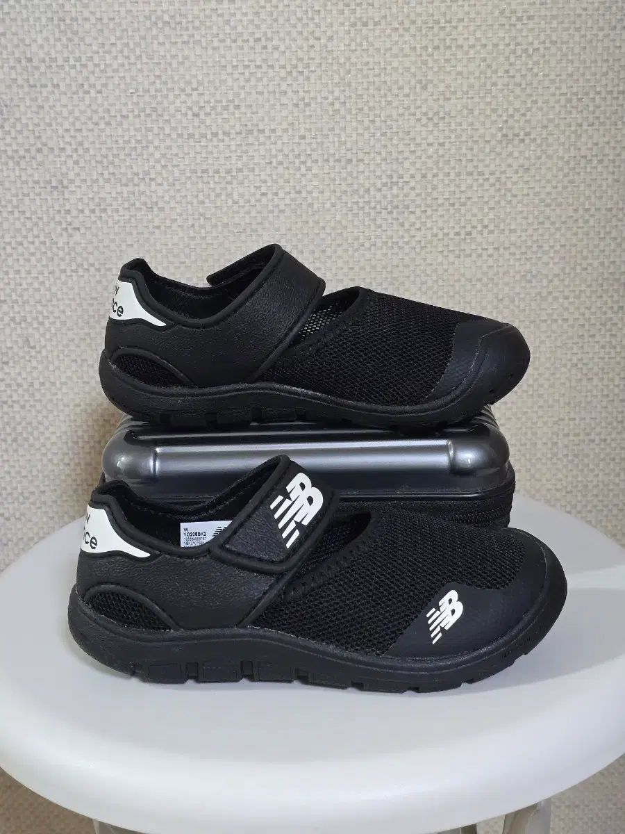 ニューバランスキッズ メッシュ スニーカー(170)