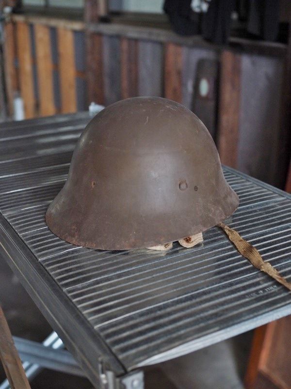 旧日本軍の鉄製ヘルメット マーク欠品 戦時中　古録展 送料無料　中古 品番T7