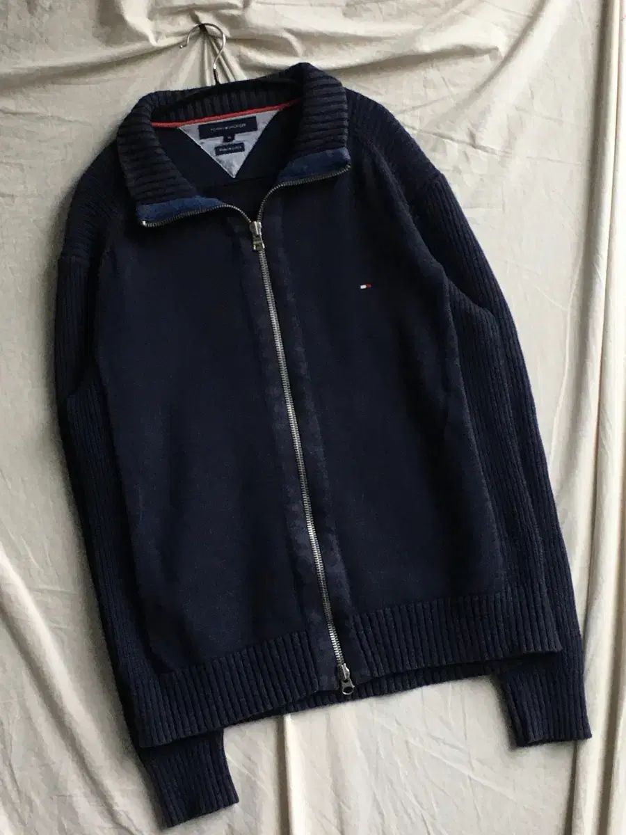 Tommy Hilfiger トミーヒルフィガー 刺繍 ロゴ ジップアップニット