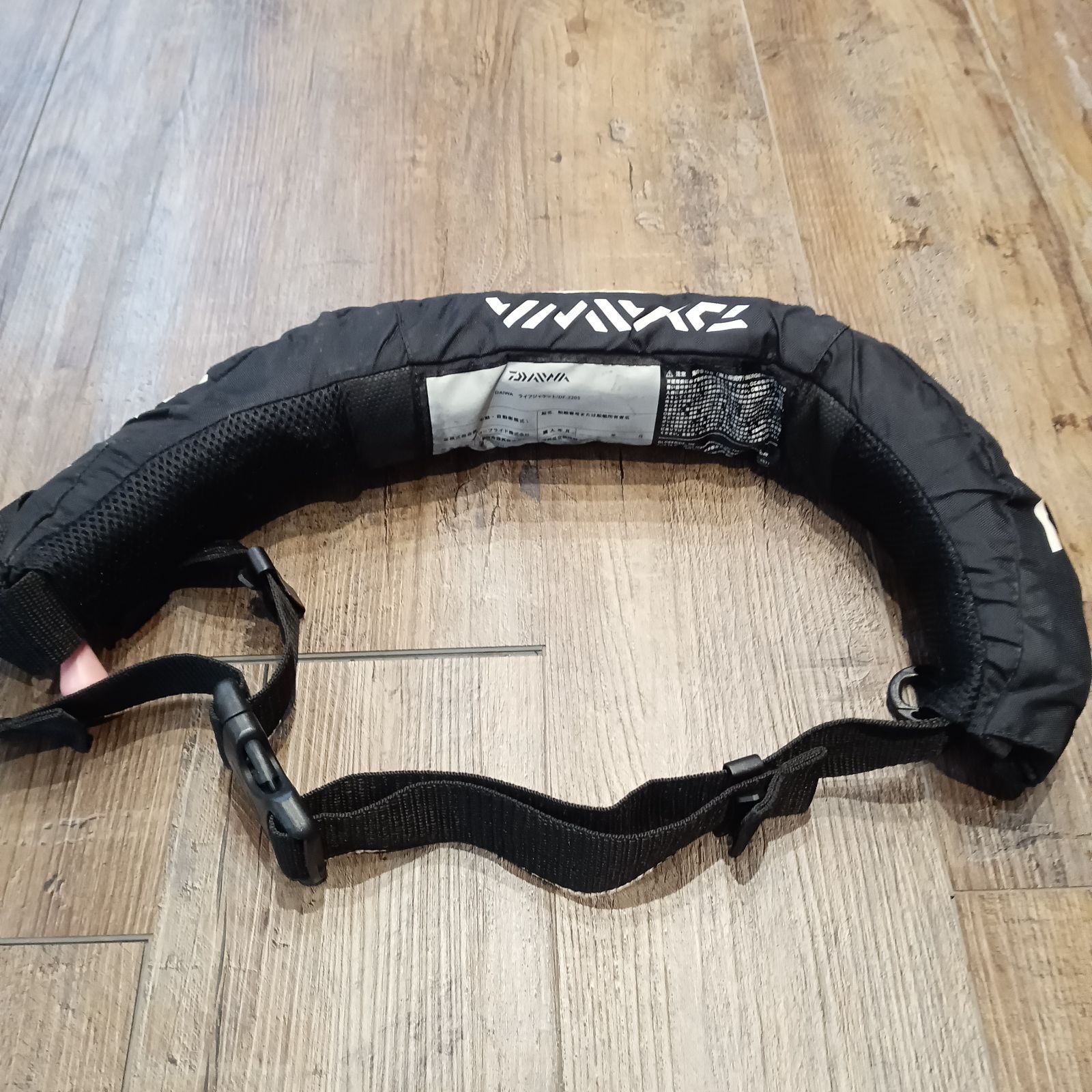 Daiwa DP-2606 自動膨張式ライフジャケット ブラック 桜マーク ダイワDF-2505自動膨張式ライフジャケット桜マーク付き - メルカリ