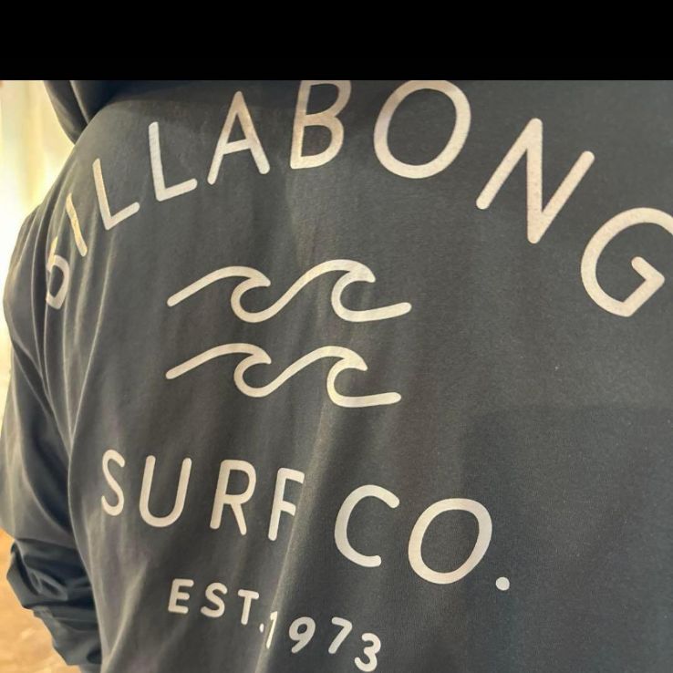 最新！BILLABONG メンズLパーカー 水陸両用ストレッチ素材・UVカット