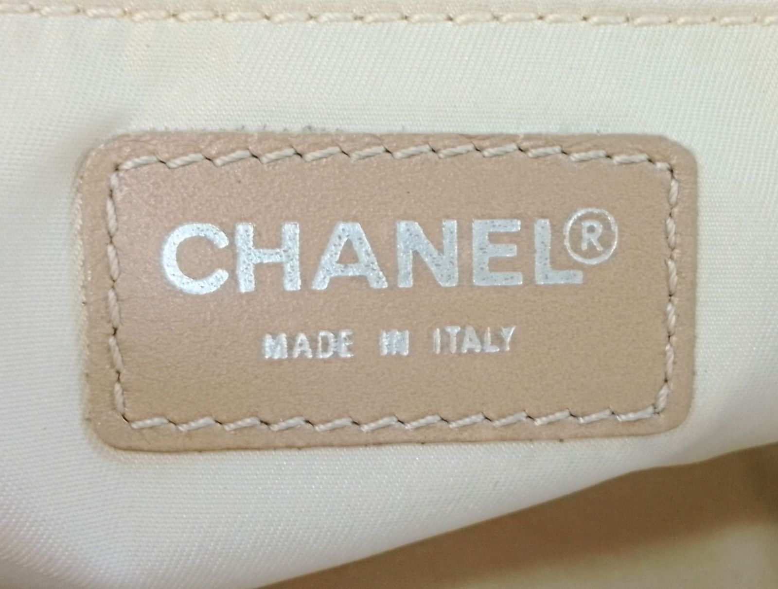 ARE04 シャネル 極美品 ニュートラベルライン ショルダーバッグ クロスボディ シルバー金具 シール付き