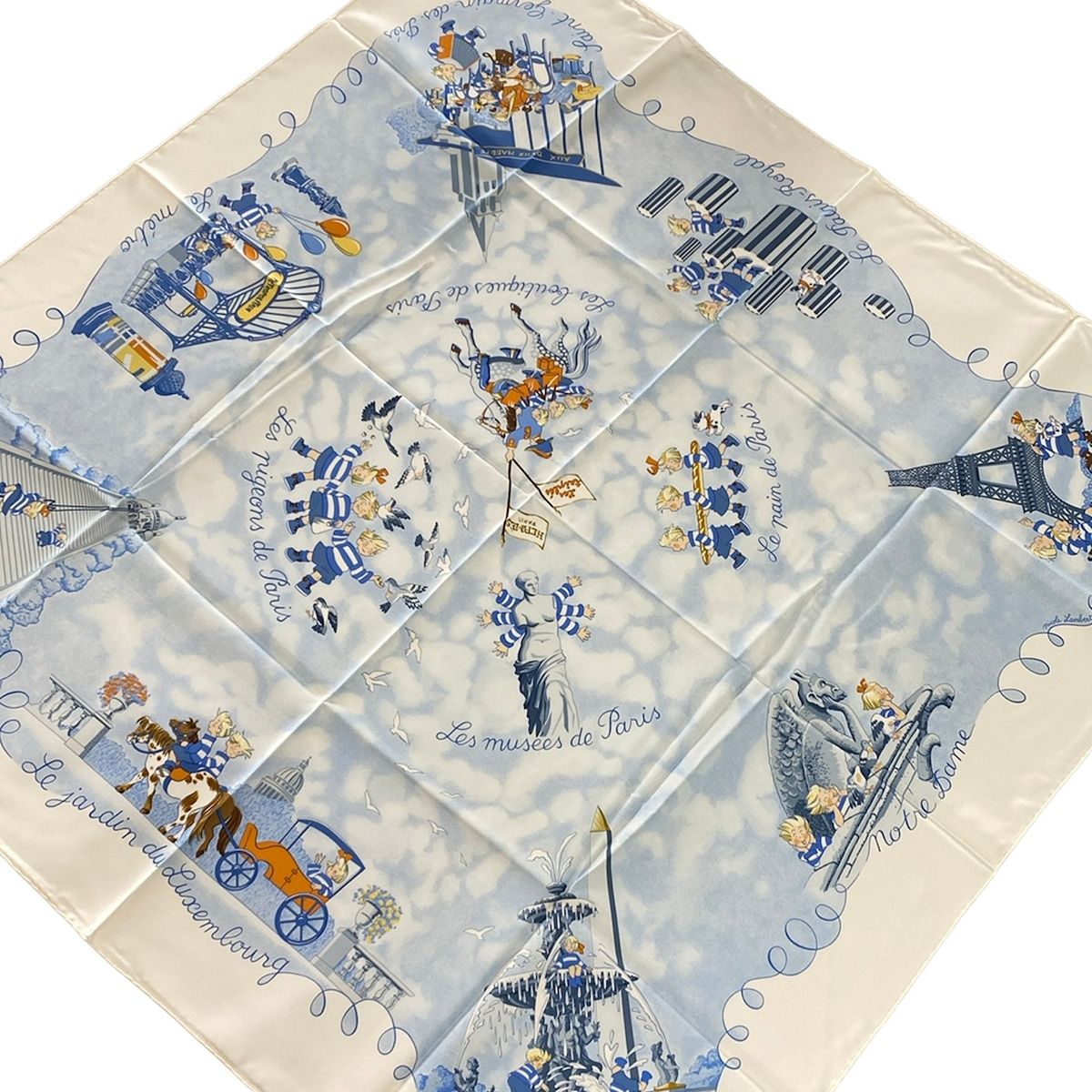 エルメス スカーフ美品 カレ90 ライトブルー×白×マルチ Les Triples de paris/（レ・トリプレ・ド・パリ／いたずら三つ子ちゃん）