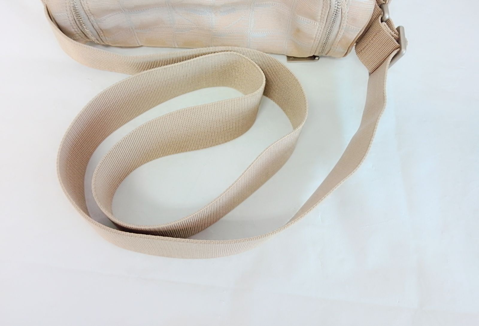 ARE04 シャネル 極美品 ニュートラベルライン ショルダーバッグ クロスボディ シルバー金具 シール付き