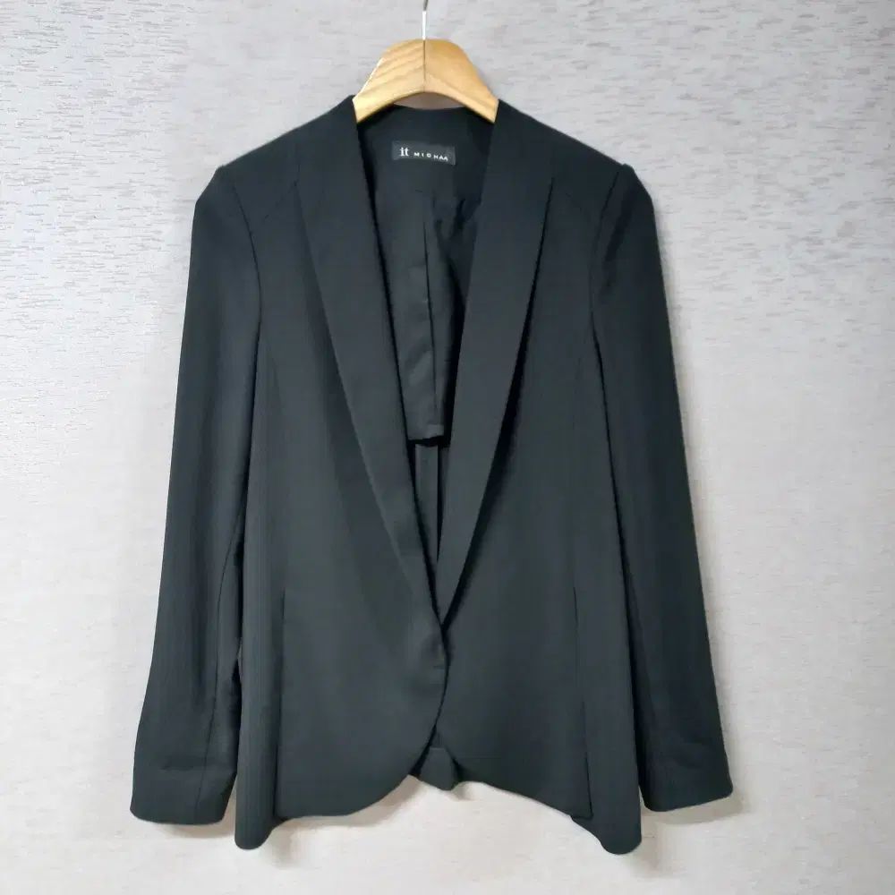 B5-21/イッミシャ ブラックジャケット レディース