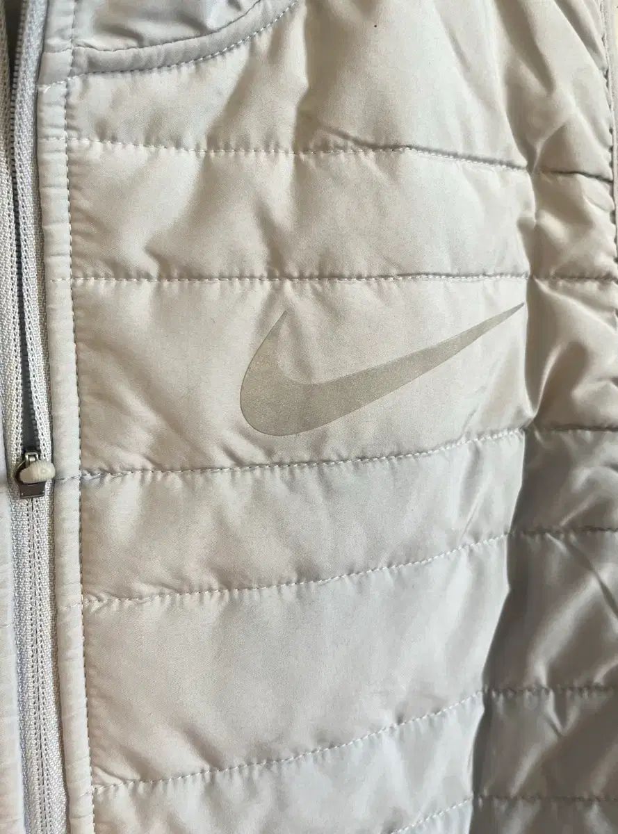 L NIKE ナイキ スウッシュ ランニング エアロロフト ベスト L NIKE ナイキ スウッシュ ランニング エアロロフト ベスト