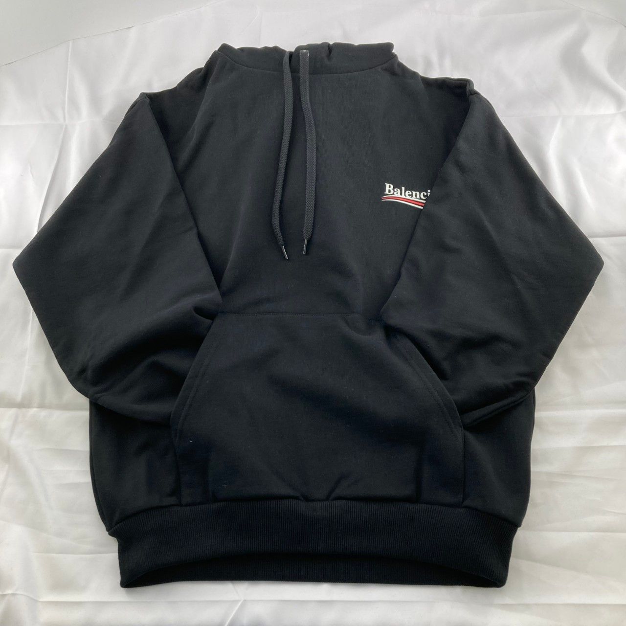 BALENCIAGA(バレンシアガ) キャンペーンロゴ プルオーバーパーカー XS 556145 ブラック BALENCIAGA(バレンシアガ) キャンペーンロゴ プルオーバーパーカー XS 556145 ブラック