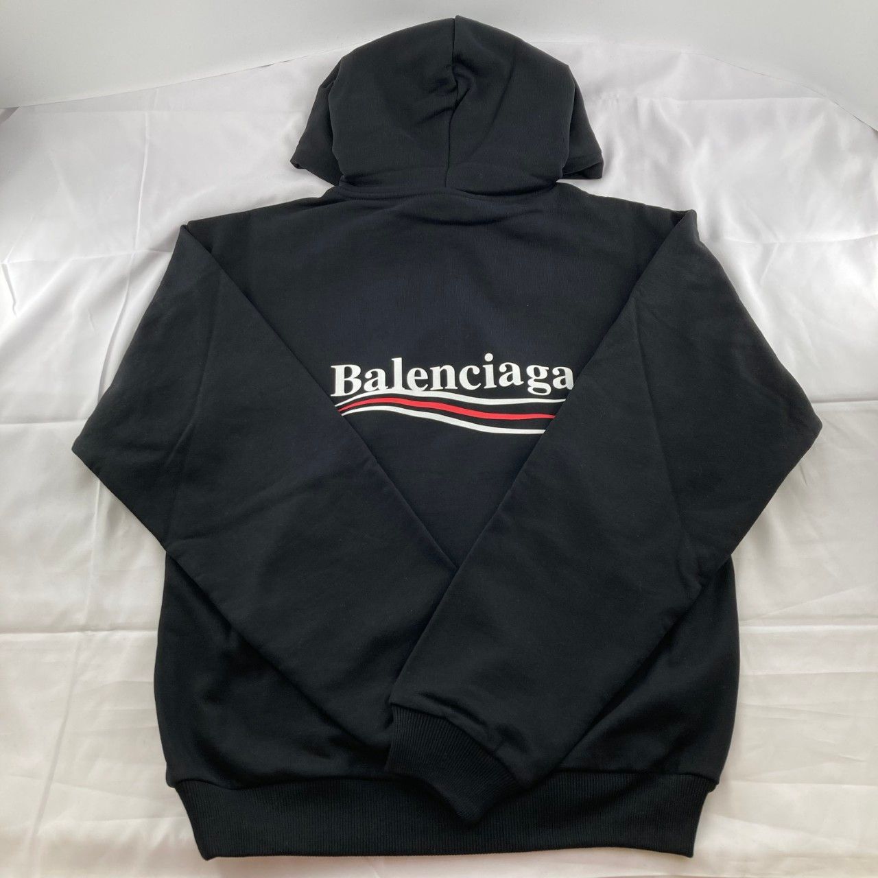 BALENCIAGA(バレンシアガ) キャンペーンロゴ プルオーバーパーカー XS 556145 ブラック BALENCIAGA(バレンシアガ) キャンペーンロゴ プルオーバーパーカー XS 556145 ブラック