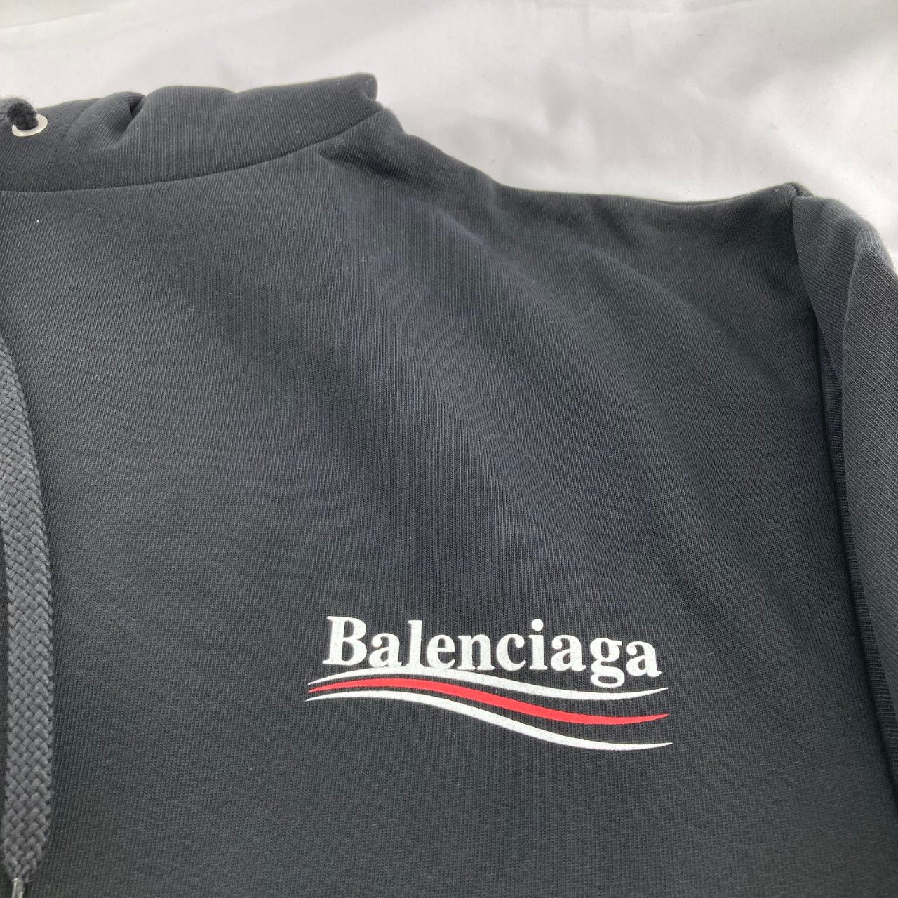 BALENCIAGA(バレンシアガ) キャンペーンロゴ プルオーバーパーカー XS 556145 ブラック BALENCIAGA(バレンシアガ) キャンペーンロゴ プルオーバーパーカー XS 556145 ブラック