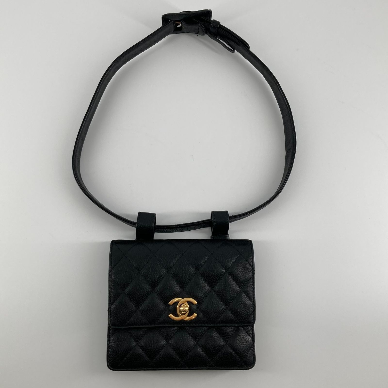 CHANEL(シャネル)ココマーク ボディバッグ キャビアスキン ウエスト バッグ 1番台 ブラック CHANEL(シャネル)ココマーク ボディバッグ キャビアスキン ウエスト バッグ 1番台 ブラック