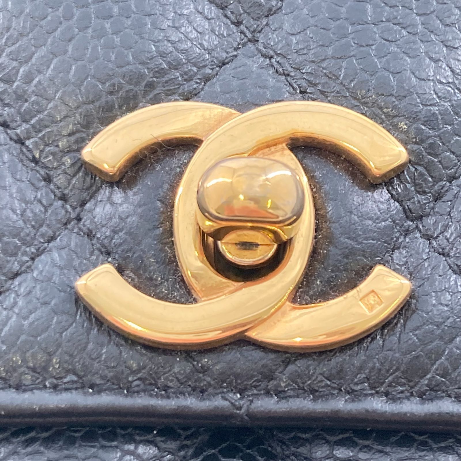 CHANEL(シャネル)ココマーク ボディバッグ キャビアスキン ウエスト バッグ 1番台 ブラック CHANEL(シャネル)ココマーク ボディバッグ キャビアスキン ウエスト バッグ 1番台 ブラック