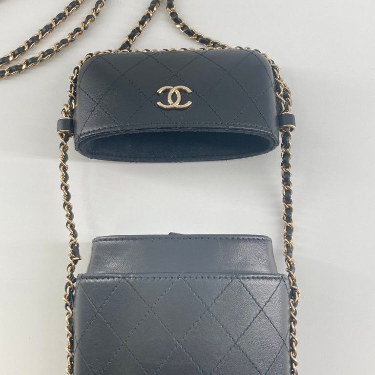 CHANEL(シャネル) ココマーク チェーン フォンホルダー 25番台 A94471 ショルダーバッグ ブラック CHANEL(シャネル) ココマーク チェーン フォンホルダー 25番台 A94471 ショルダーバッグ ブラック