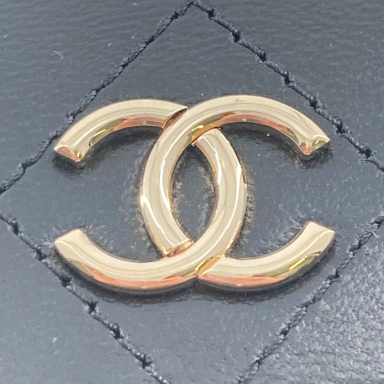 CHANEL(シャネル) ココマーク チェーン フォンホルダー 25番台 A94471 ショルダーバッグ ブラック CHANEL(シャネル) ココマーク チェーン フォンホルダー 25番台 A94471 ショルダーバッグ ブラック