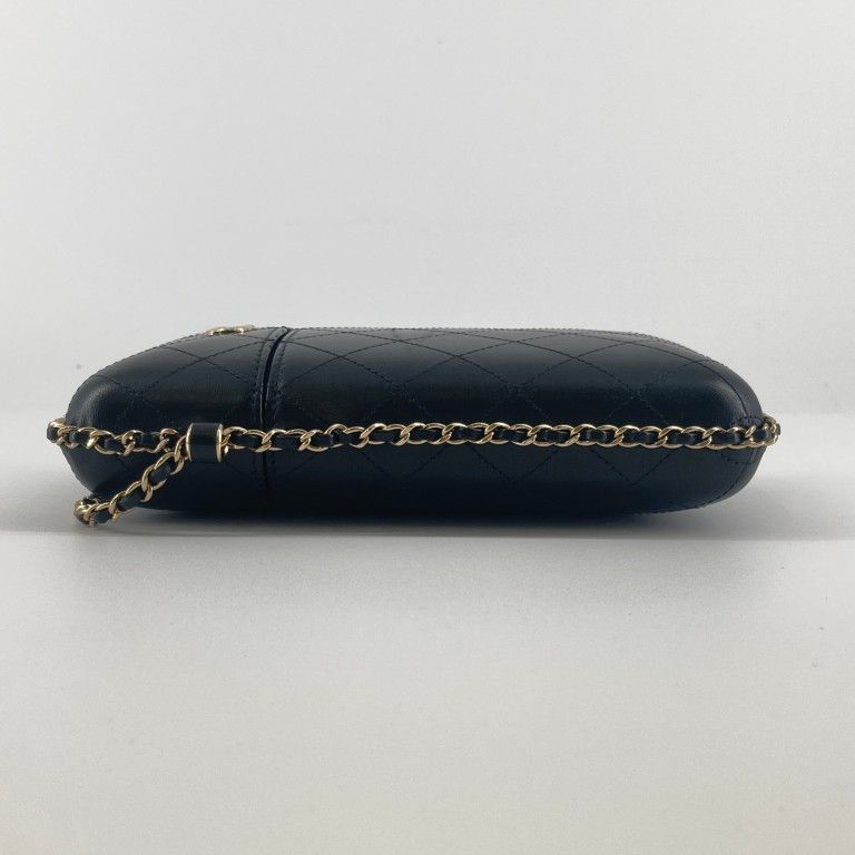 CHANEL(シャネル) ココマーク チェーン フォンホルダー 25番台 A94471 ショルダーバッグ ブラック CHANEL(シャネル) ココマーク チェーン フォンホルダー 25番台 A94471 ショルダーバッグ ブラック