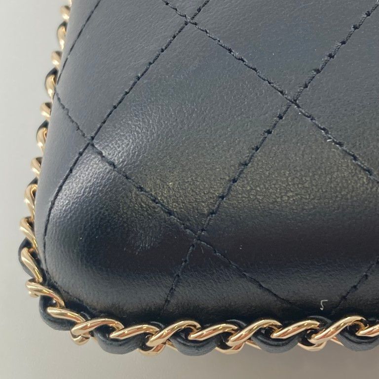 CHANEL(シャネル) ココマーク チェーン フォンホルダー 25番台 A94471 ショルダーバッグ ブラック CHANEL(シャネル) ココマーク チェーン フォンホルダー 25番台 A94471 ショルダーバッグ ブラック