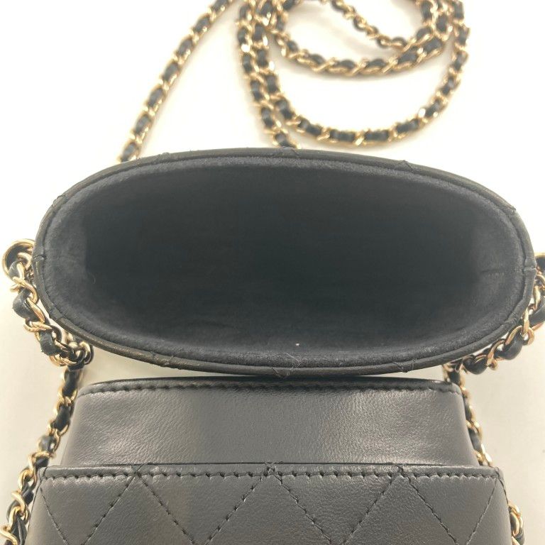 CHANEL(シャネル) ココマーク チェーン フォンホルダー 25番台 A94471 ショルダーバッグ ブラック CHANEL(シャネル) ココマーク チェーン フォンホルダー 25番台 A94471 ショルダーバッグ ブラック