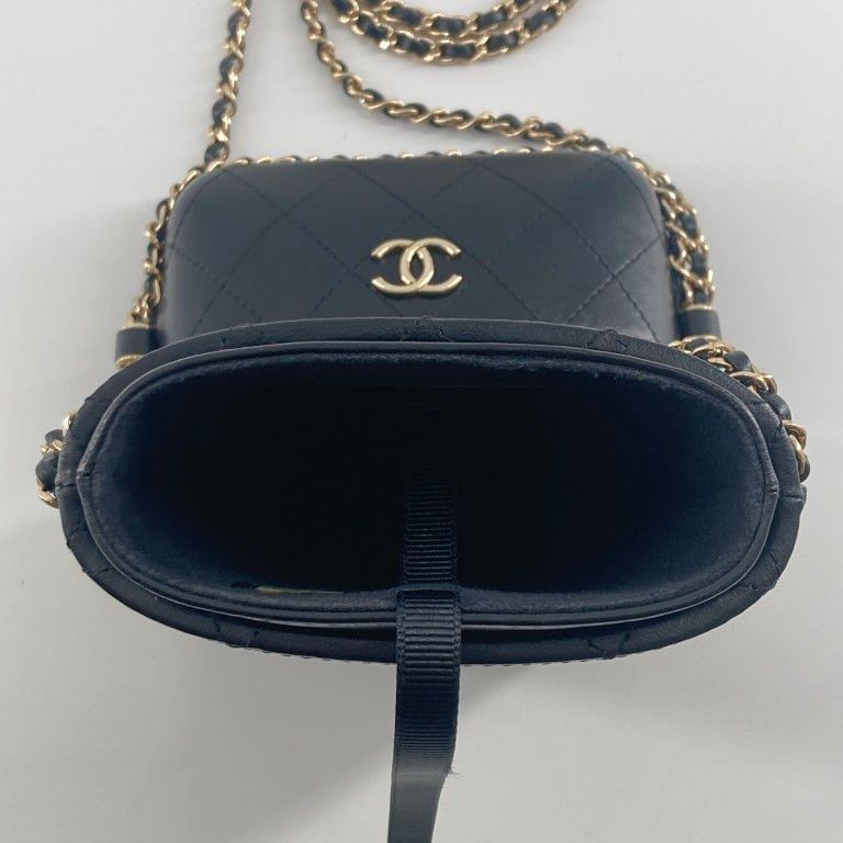 CHANEL(シャネル) ココマーク チェーン フォンホルダー 25番台 A94471 ショルダーバッグ ブラック CHANEL(シャネル) ココマーク チェーン フォンホルダー 25番台 A94471 ショルダーバッグ ブラック
