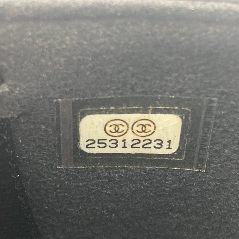 CHANEL(シャネル) ココマーク チェーン フォンホルダー 25番台 A94471 ショルダーバッグ ブラック CHANEL(シャネル) ココマーク チェーン フォンホルダー 25番台 A94471 ショルダーバッグ ブラック
