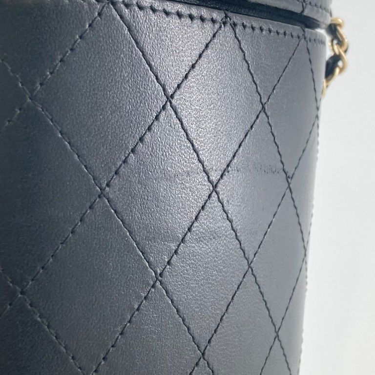 CHANEL(シャネル) ココマーク チェーン フォンホルダー 25番台 A94471 ショルダーバッグ ブラック CHANEL(シャネル) ココマーク チェーン フォンホルダー 25番台 A94471 ショルダーバッグ ブラック