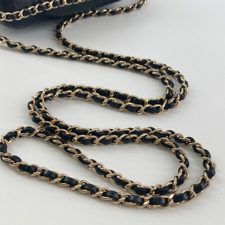 CHANEL(シャネル) ココマーク チェーン フォンホルダー 25番台 A94471 ショルダーバッグ ブラック CHANEL(シャネル) ココマーク チェーン フォンホルダー 25番台 A94471 ショルダーバッグ ブラック