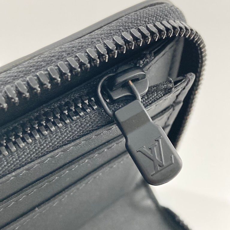 LOUIS VUITTON（ルイ・ヴィトン）　ヴェルティカル　ジッピーウォレット　M62902　長財布　ブラック