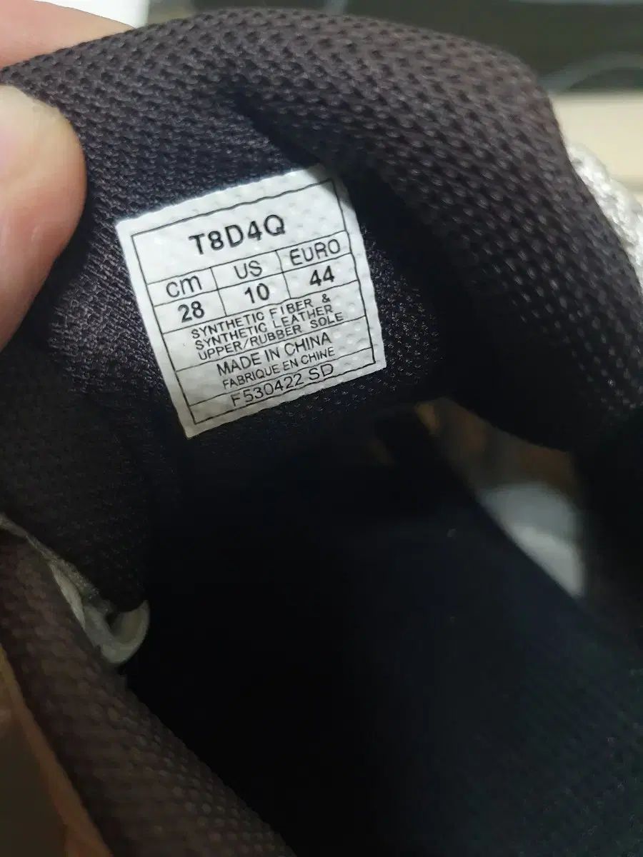アシックス ゲル コンテンド 4 ベージュ スニーカー
