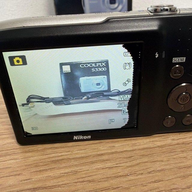 難有品・ジャンク品＞ Nikon COOLPIX S3300 クリスタルシルバー