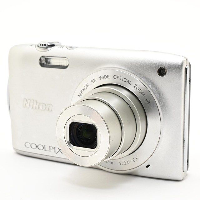 難有品・ジャンク品＞ Nikon COOLPIX S3300 クリスタルシルバー