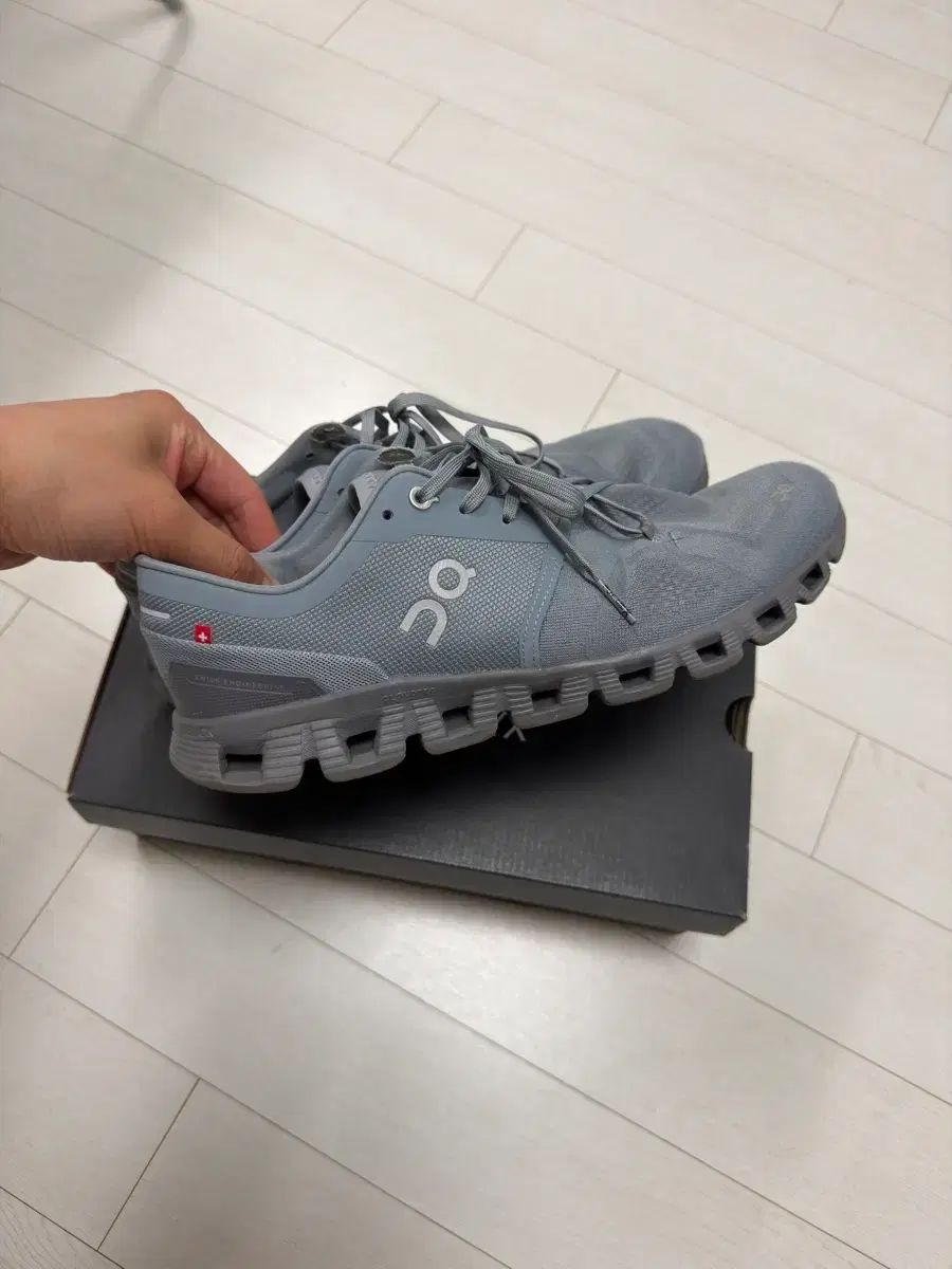オンランニング クラウド X3 275 サイズ