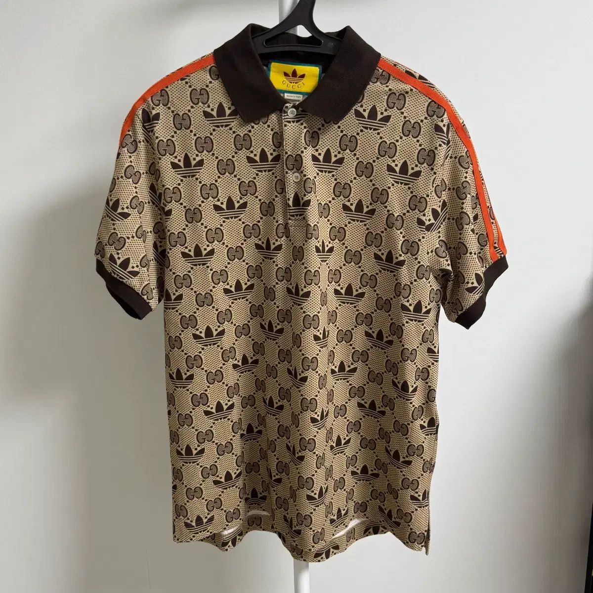 グッチ x アディダス GG モノグラム ポロ Tシャツ (ベージュ)