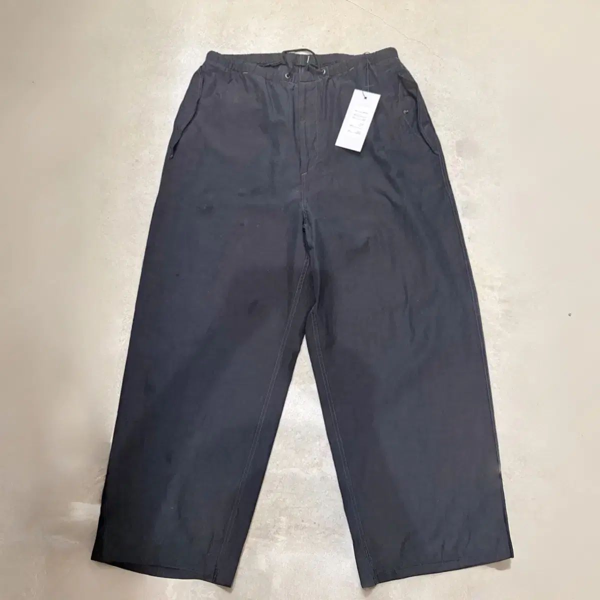 2)apresse アプレッセ 26ss コットンシルク M51 ギャバジン オーバパンツ