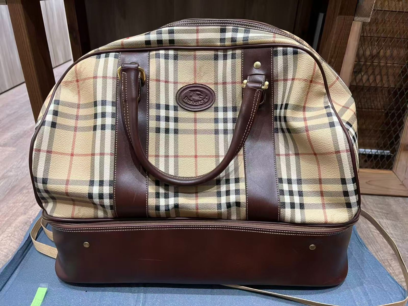 中古美品正規品　BURBERRY ボストンバッグ　ノバチェック　2段型　PVC レザー　ブラウン