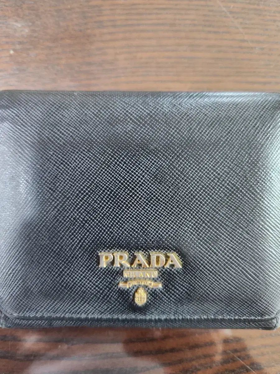 PRADA プラダ サフィアーノ メタル 三つ折り財布 保証書 あります 38,966円