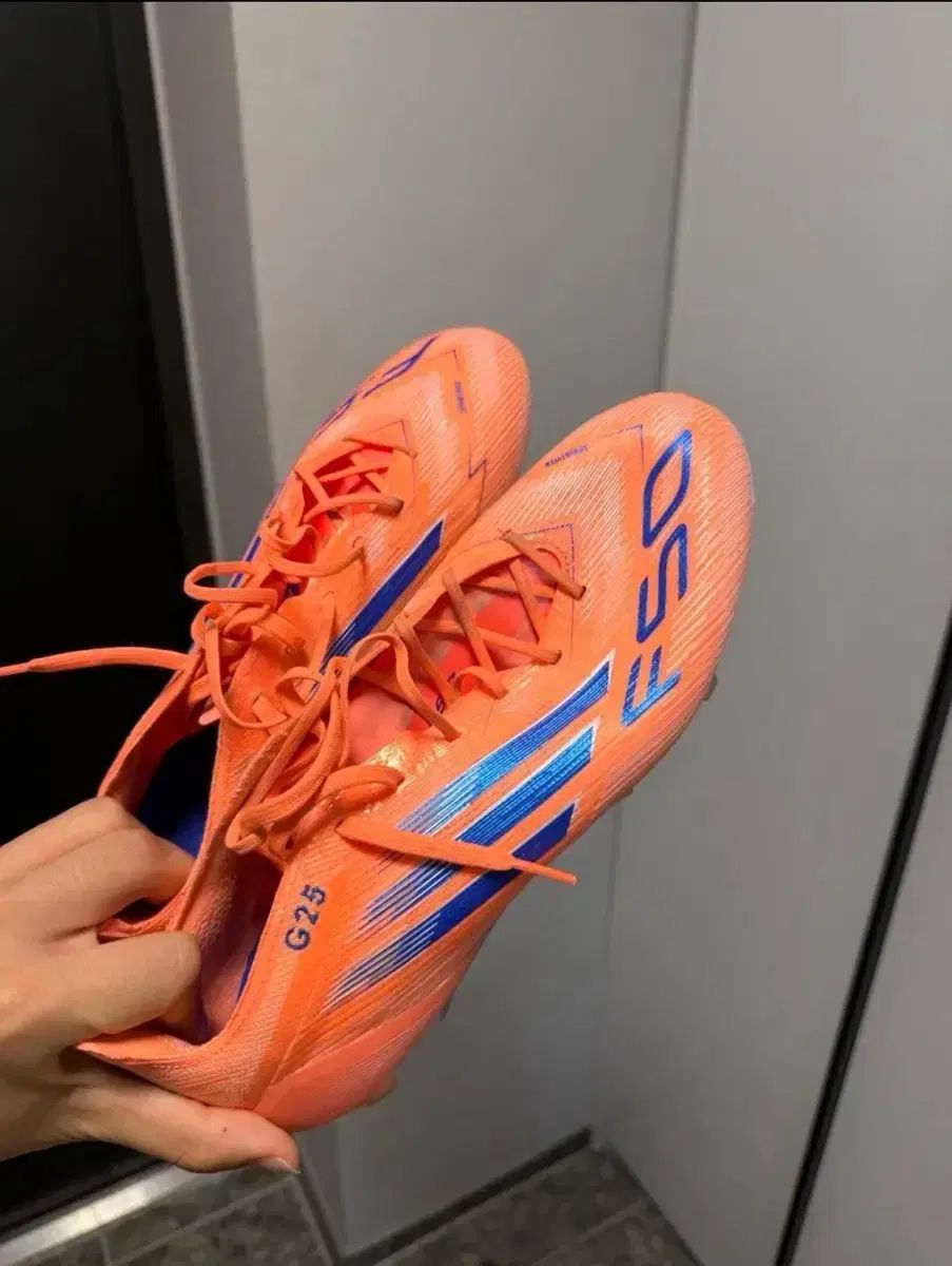 アディダス f50