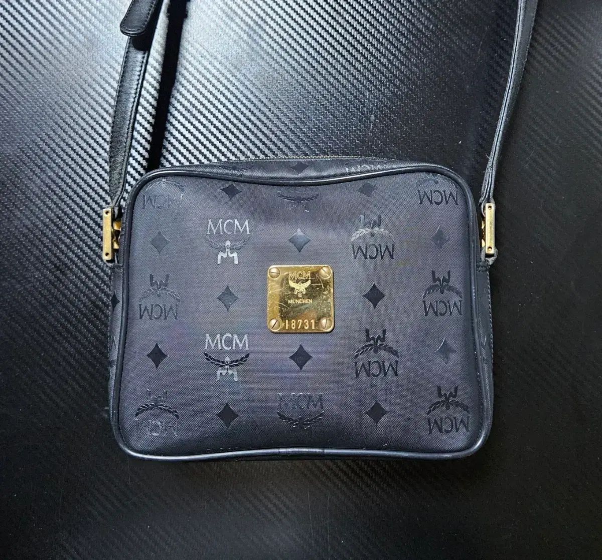MCM クロスバック ミニ 正規品