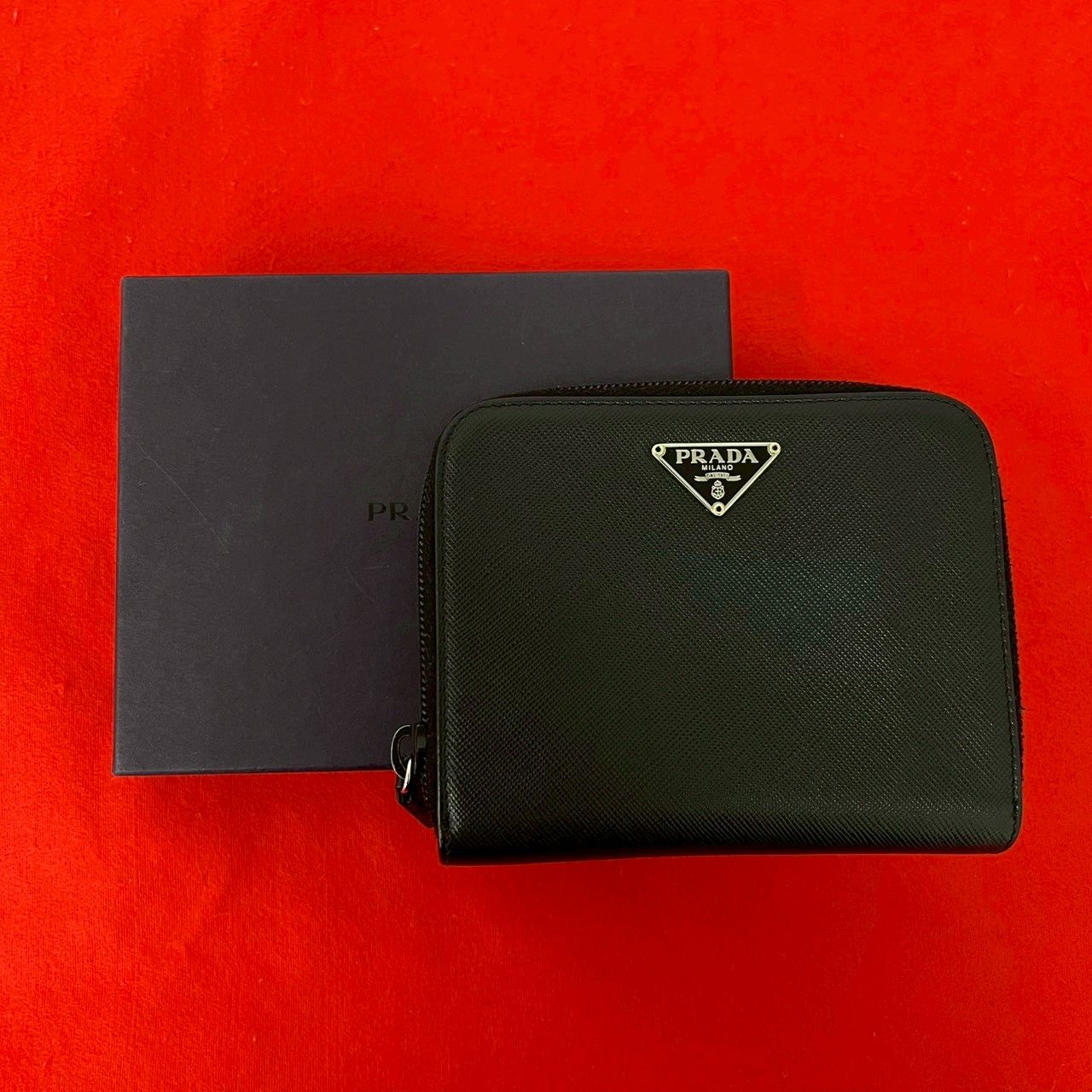 極 美品 箱付き PRADA プラダ 三角ロゴ プレート 金具 サフィアーノ レザー 本革 二つ折り財布 ミニ ウォレット ブラック 黒 59666
