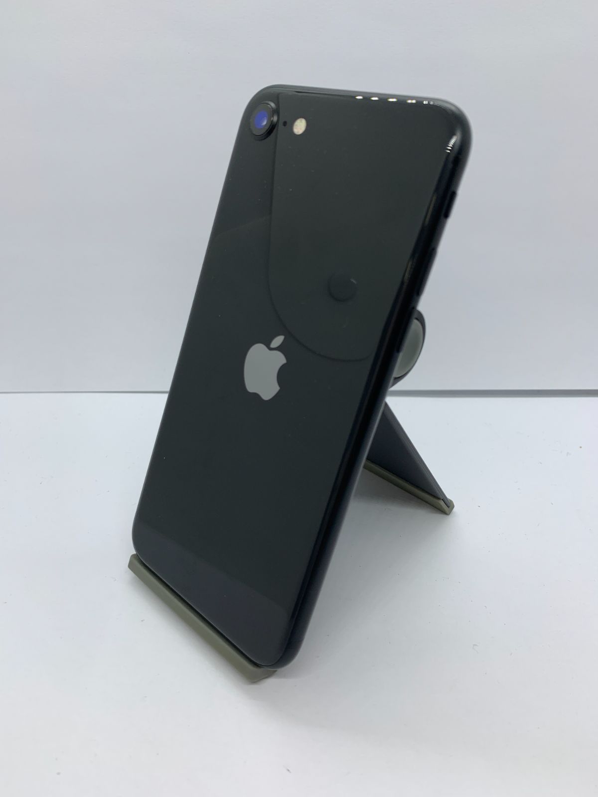 【中古・画面キズ有・フレームキズ有】iPhone SE 2020 64GB ブラック SIMロック解除済