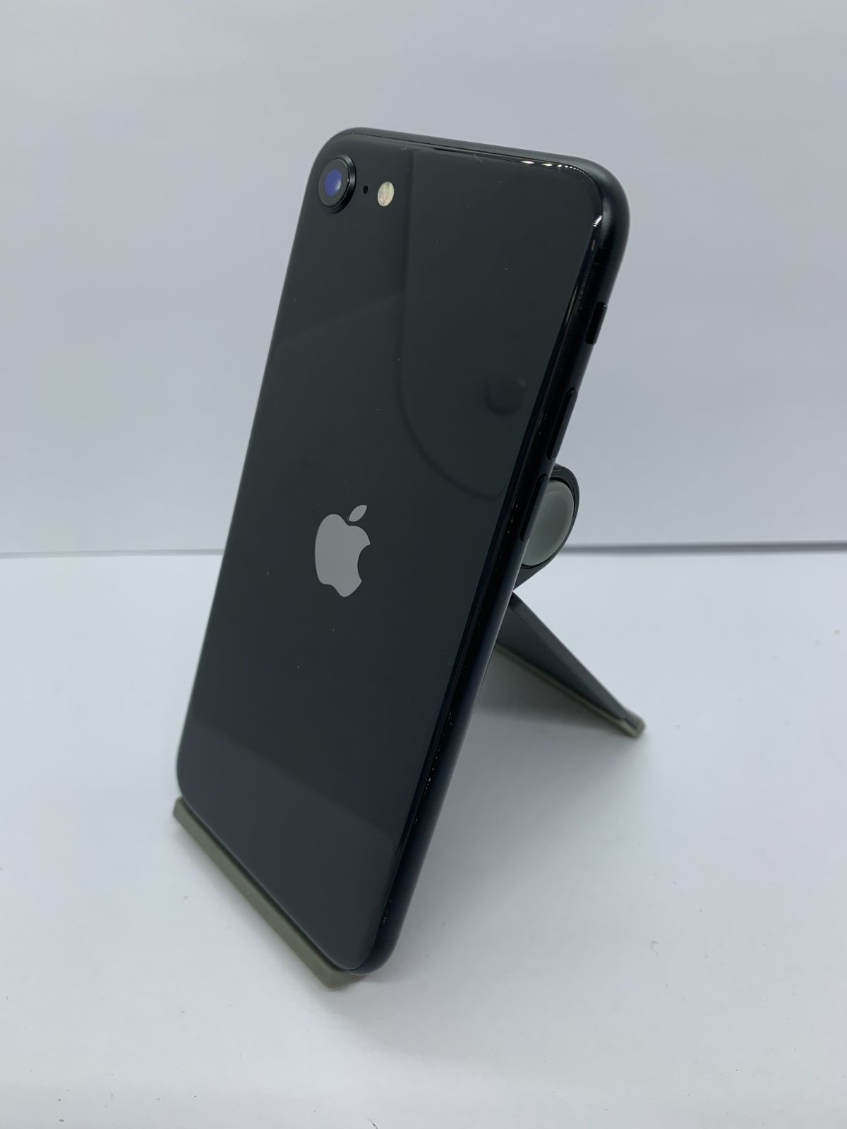 【中古・画面キズ有・修理履歴有】iPhone SE 2020 64GB ブラック SIMロック解除済 8,140円